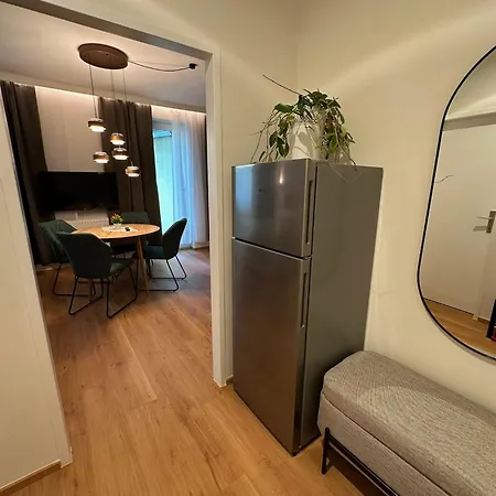 Neu Renoviertes Im Zentrum Апартаменты *