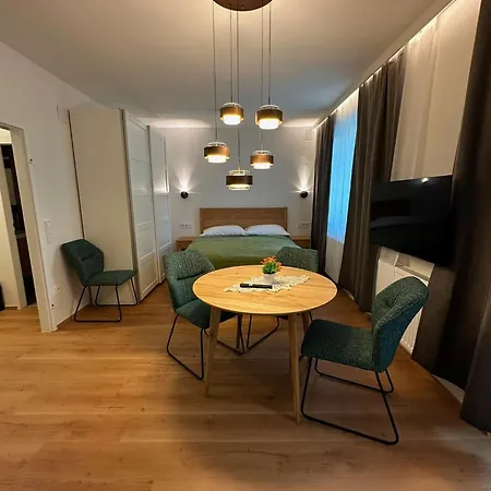 Neu Renoviertes Im Zentrum Апартаменты *