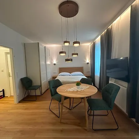 Апартаменты Neu Renoviertes Im Zentrum